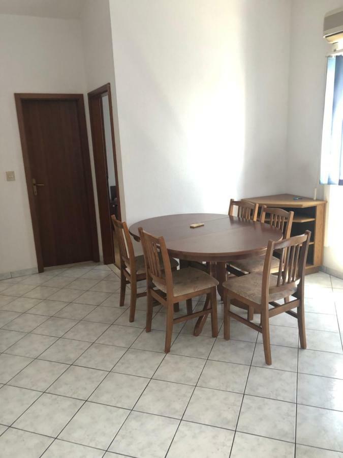 Apartments With Private Parking Baška Voda Eksteriør billede